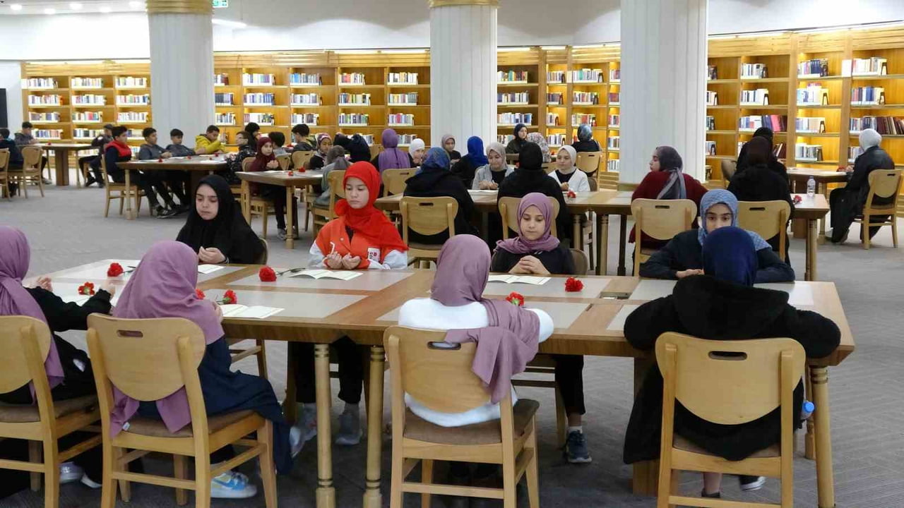 GAZİANTEP'TE 302 ÖĞRENCİ AYNI ANDA KUR'AN-I KERİM'İ HATİM EDEREK ŞEHİTLER VE GAZZE'DE İSRAİL'İN...