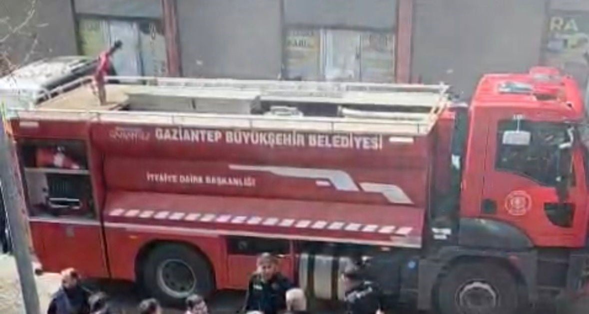 GAZİANTEP'TE AYAKKABI İMALATHANESİNDE KORKUTAN YANGIN