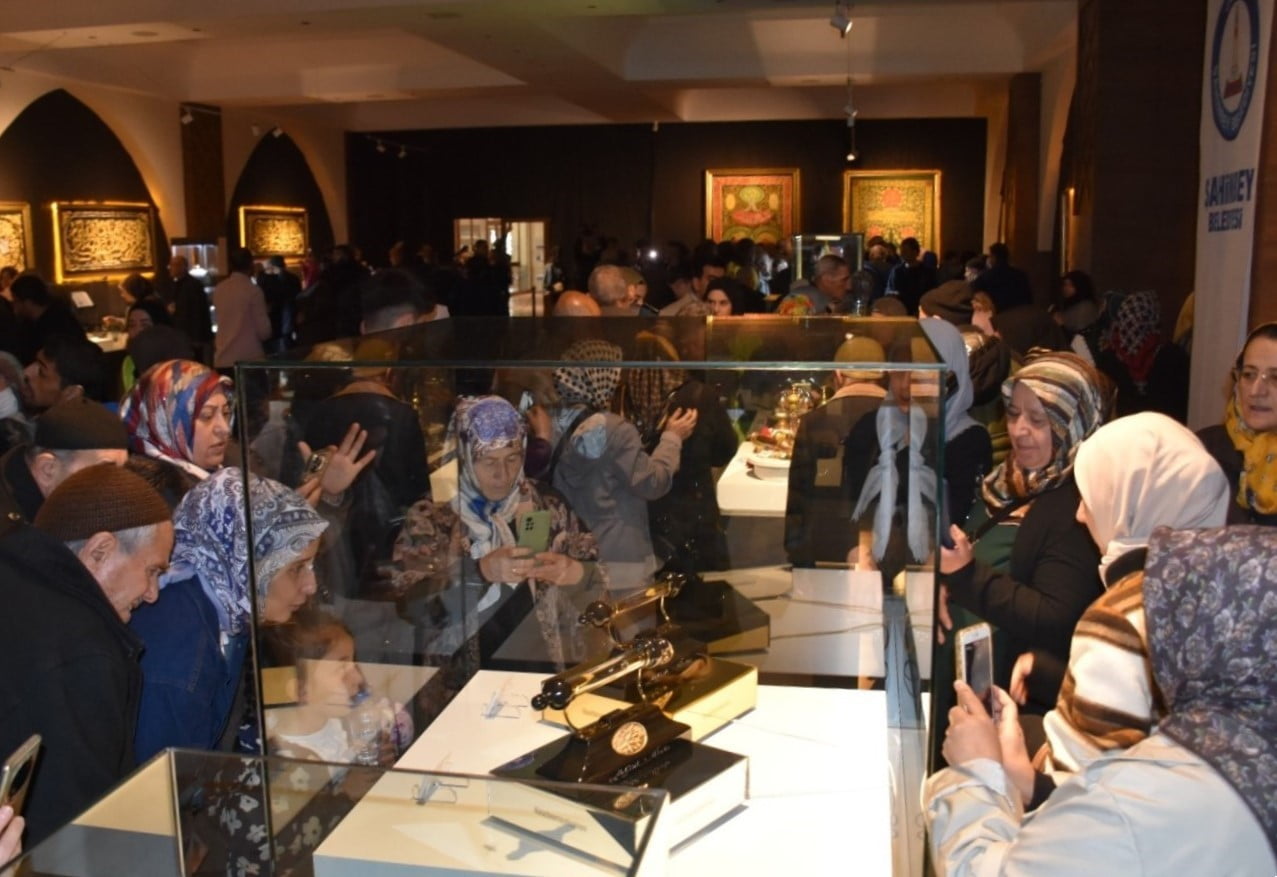 GAZİANTEP'TE DÜZENLENEN "MUKADDES EMANETLER SERGİSİ" SAKAL-I ŞERİF, KABE ÖRTÜLERİ VE KADEM-İ ŞERİF...