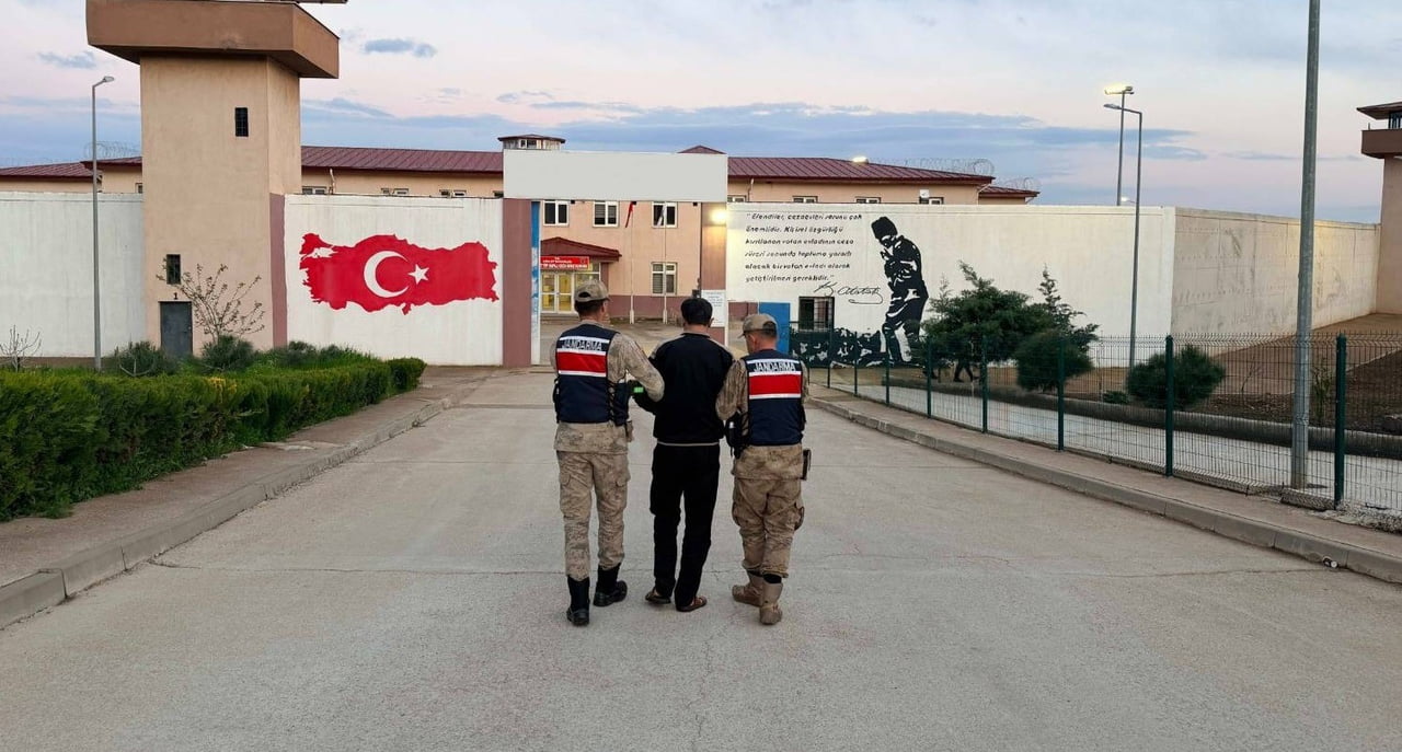 GAZİANTEP'TE HIRSIZLIK SUÇUNDAN 26 YIL KESİNLEŞMİŞ HAPİS CEZASI BULUNAN ŞAHIS, JANDARMA...