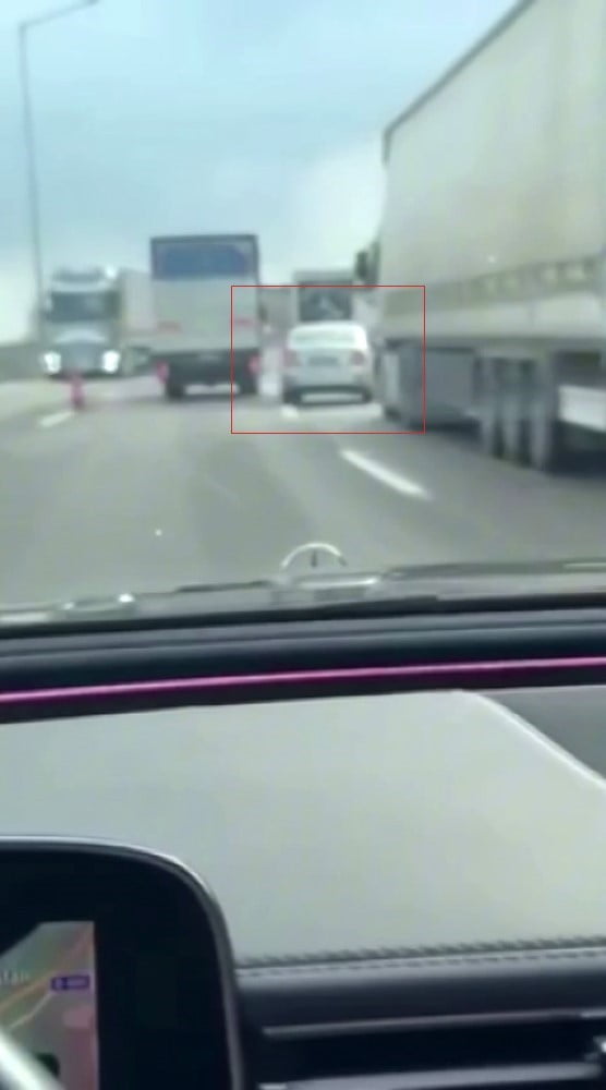 GAZİANTEP'TE TRAFİKTE MAKAS ATARAK İLERLEYEN SÜRÜCÜYE 90 BİN LİRA İDARİ CEZA UYGULANDI.