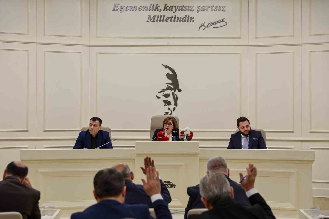 GAZİANTEP BÜYÜKŞEHİR BELEDİYE MECLİSİ'NİN NİSAN AYI BİRİNCİ BİRLEŞİMİNDE MİLLİ EĞİTİM BAKANI PROF....