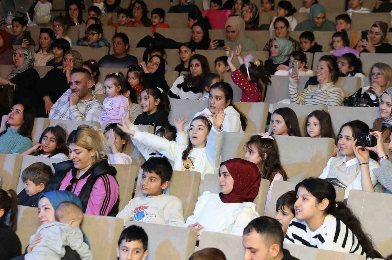 GAZİANTEP BÜYÜKŞEHİR BELEDİYESİ’NE BAĞLI GAZİANTEP ŞEHİR TİYATROSU, 23 NİSAN ULUSAL EGEMENLİK VE...