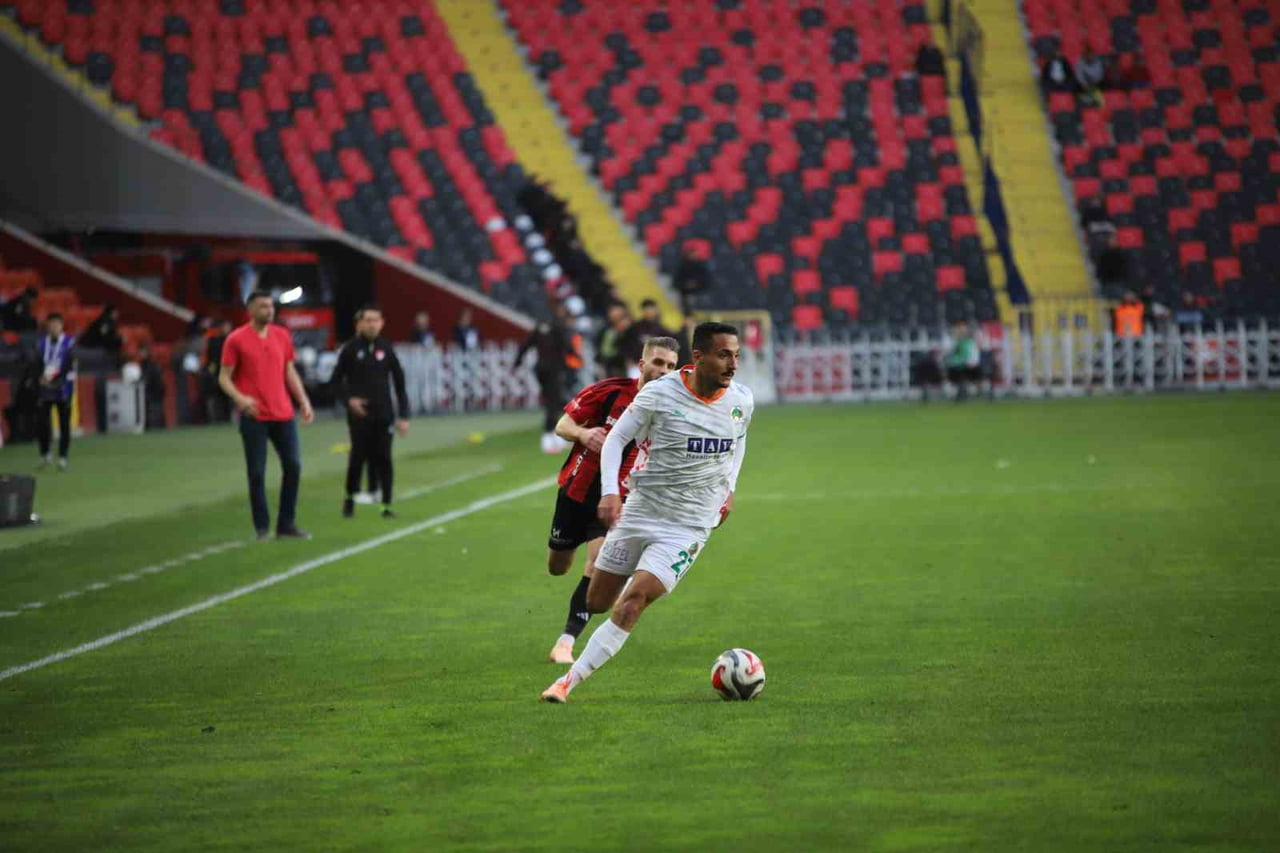 GAZİANTEP FUTBOL KULÜBÜ, TRENDYOL SÜPER LİG'İN 28. HAFTASINDA KONUK ETTİĞİ CORENDON ALANYASPOR İLE...