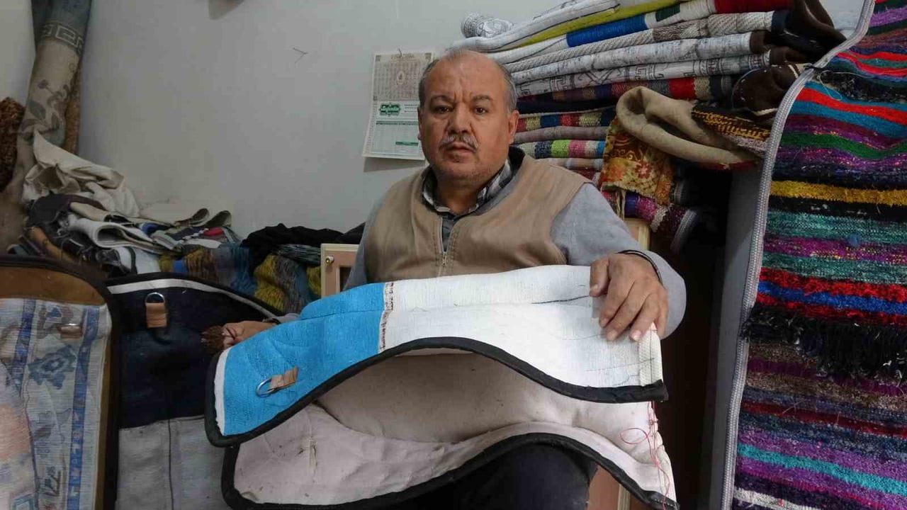 GAZİANTEP’TE 45 YILLIK SEMERCİ USTASI MESLEĞİNİ YAŞATMAYA ÇALIŞIYOR