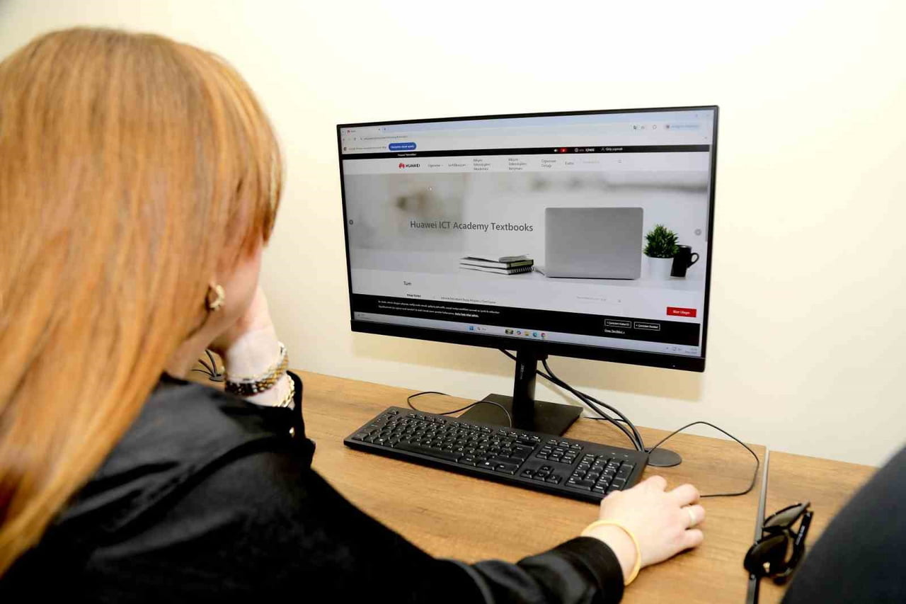 GAZİANTEP’TE GENÇLERE KÜRESEL TEKNOLOJİ EĞİTİMİ