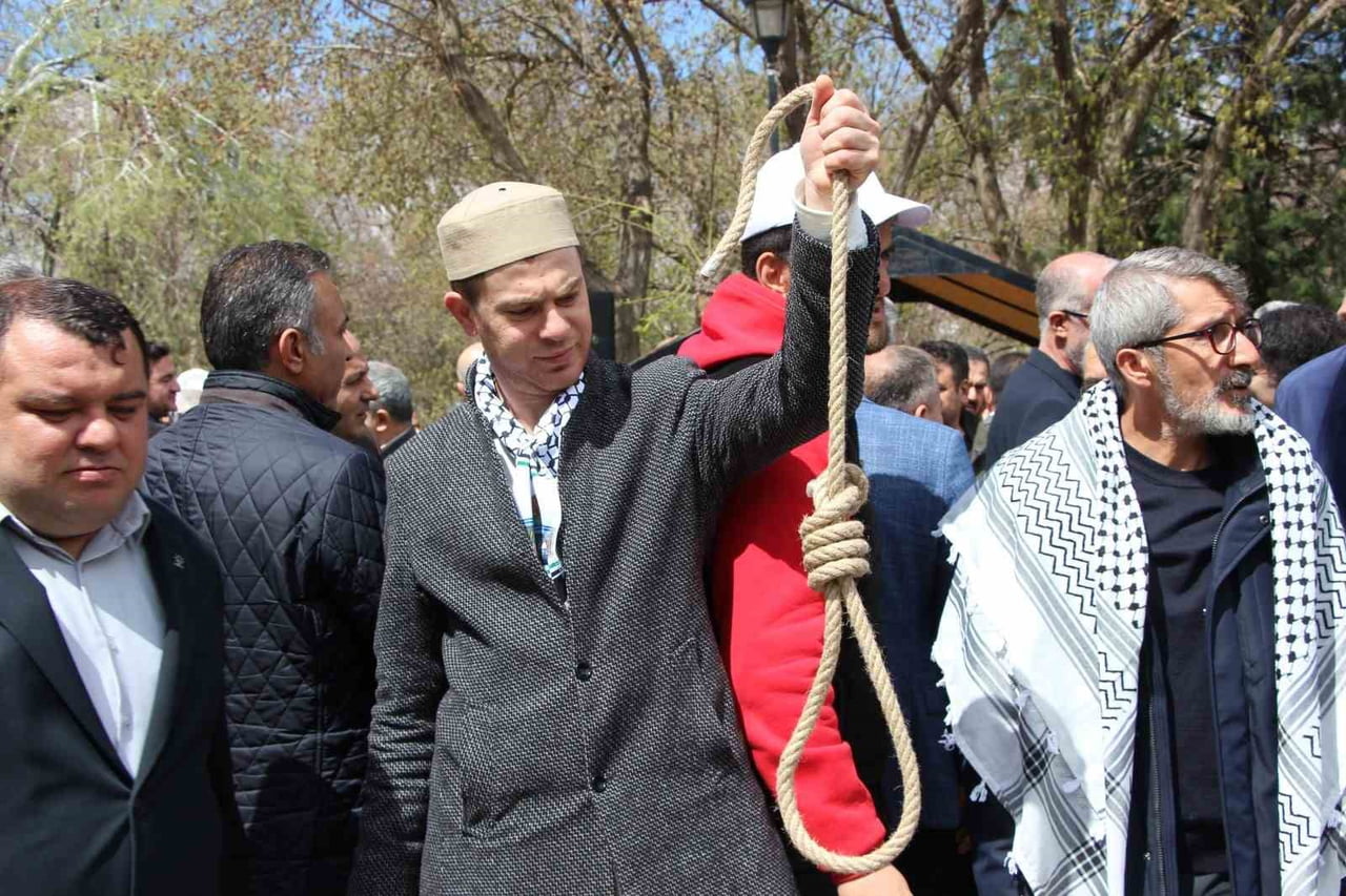 GAZİANTEP’TE İSRAİL’İN “İDAM YASASI” PROTESTO EDİLDİ