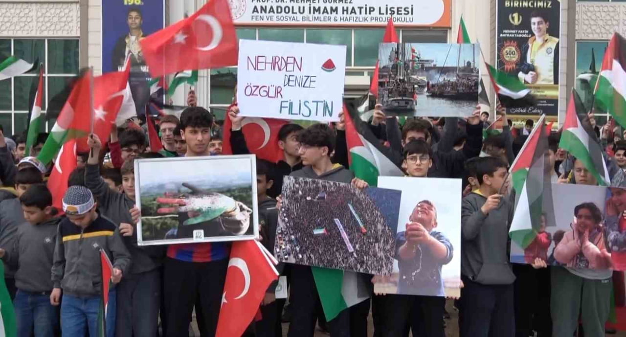 GAZİANTEP’TE ÖĞRENCİLERDEN FİLİSTİNLİLERE YÖNELİK İDAM KARARINA TEPKİ