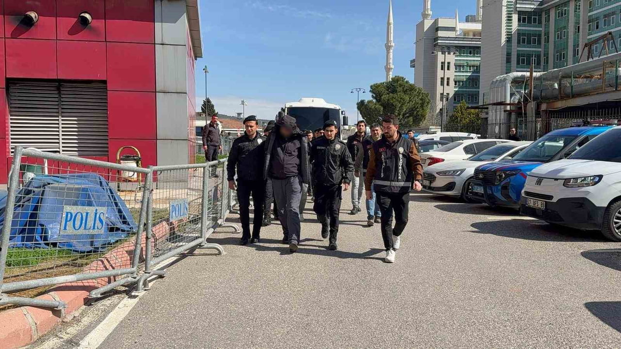 GAZİANTEP ÜNİVERSİTESİ ÖĞRETİM GÖREVLİSİ MEHMET ALİ Y., ARALARINDA BİR FAKÜLTE DEKANI, 3 DOÇENT VE...