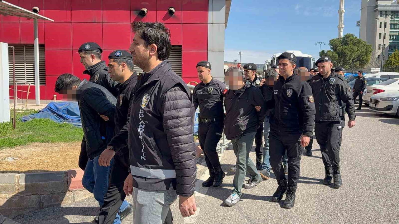 GAZİANTEP ÜNİVERSİTESİ ÖĞRETİM GÖREVLİSİ MEHMET ALİ Y., ARALARINDA BİR FAKÜLTE DEKANI, 3 DOÇENT VE...