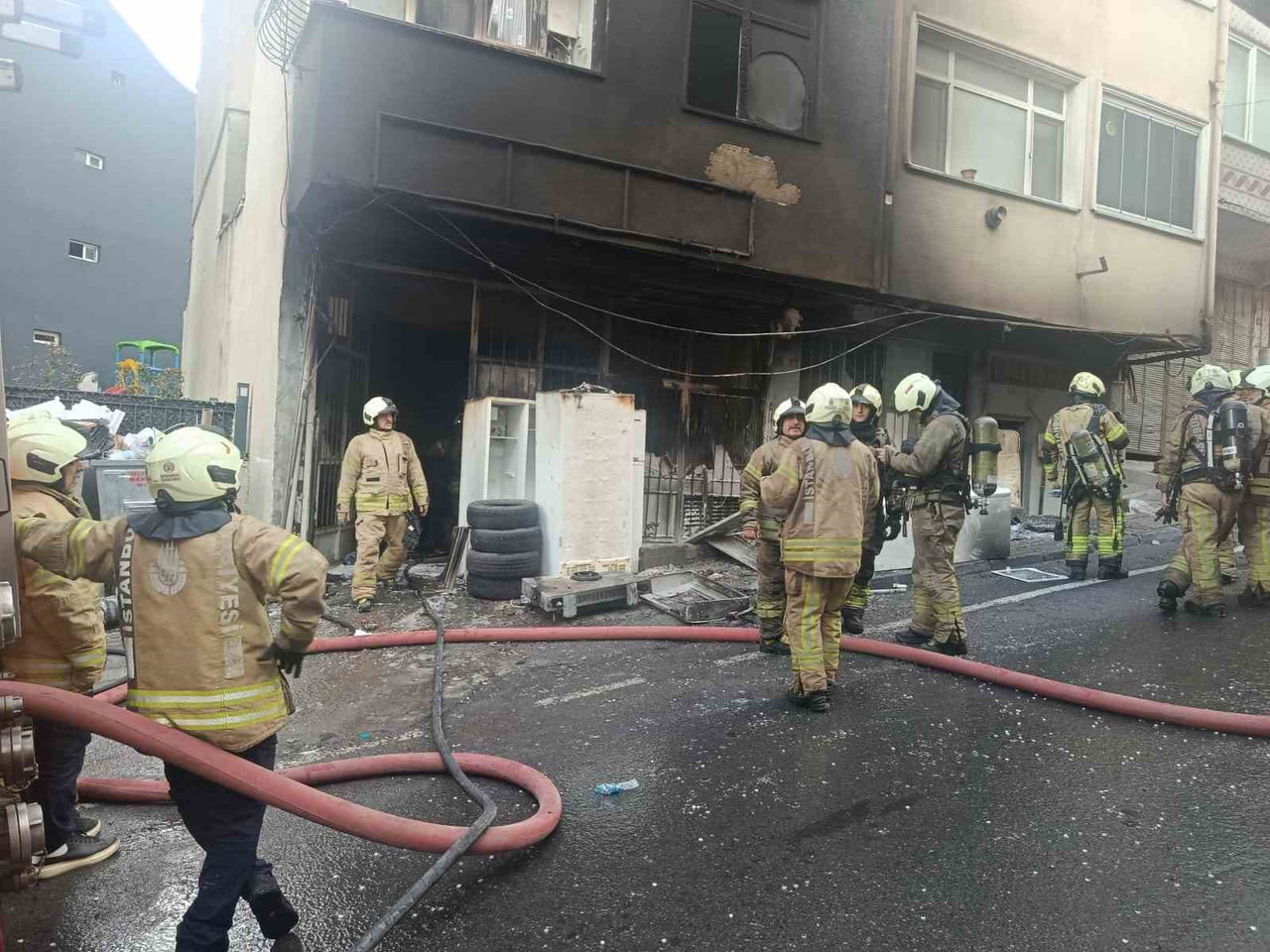 GAZİOSMANPAŞA'DA HURDACIDA YANGIN