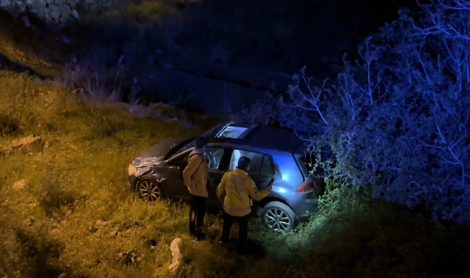 GAZİPAŞA İLÇESİNDE ALKOLLÜ SÜRÜCÜNÜN KULLANDIĞI OTOMOBİL 7 METRE YÜKSEKLİKTEN DÜŞTÜ, SÜRÜCÜ KAZAYI...