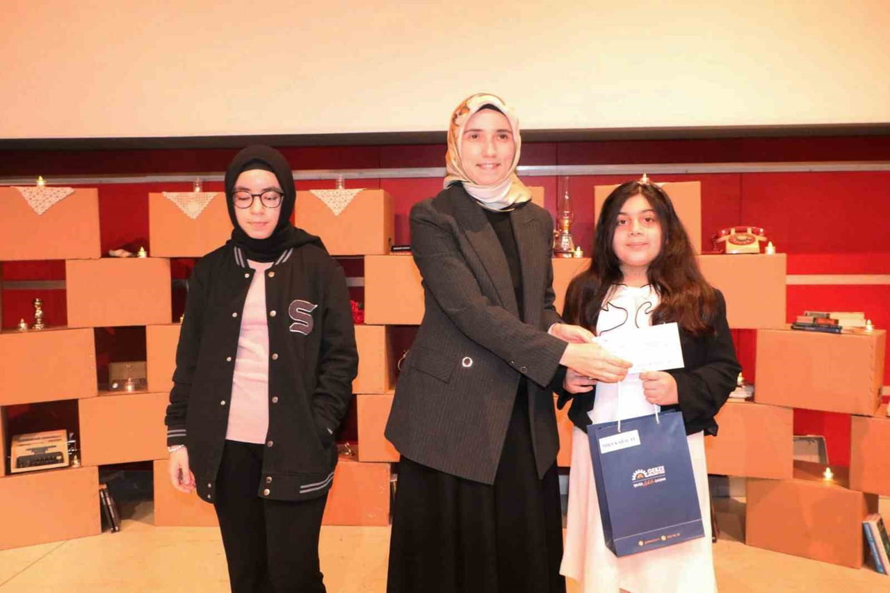 GEBZE'DE "İYİLEŞTİREN VE GELİŞTİREN KÜTÜPHANE" TEMASIYLA BU YIL 62'NCİSİ DÜZENLENEN KÜTÜPHANE...