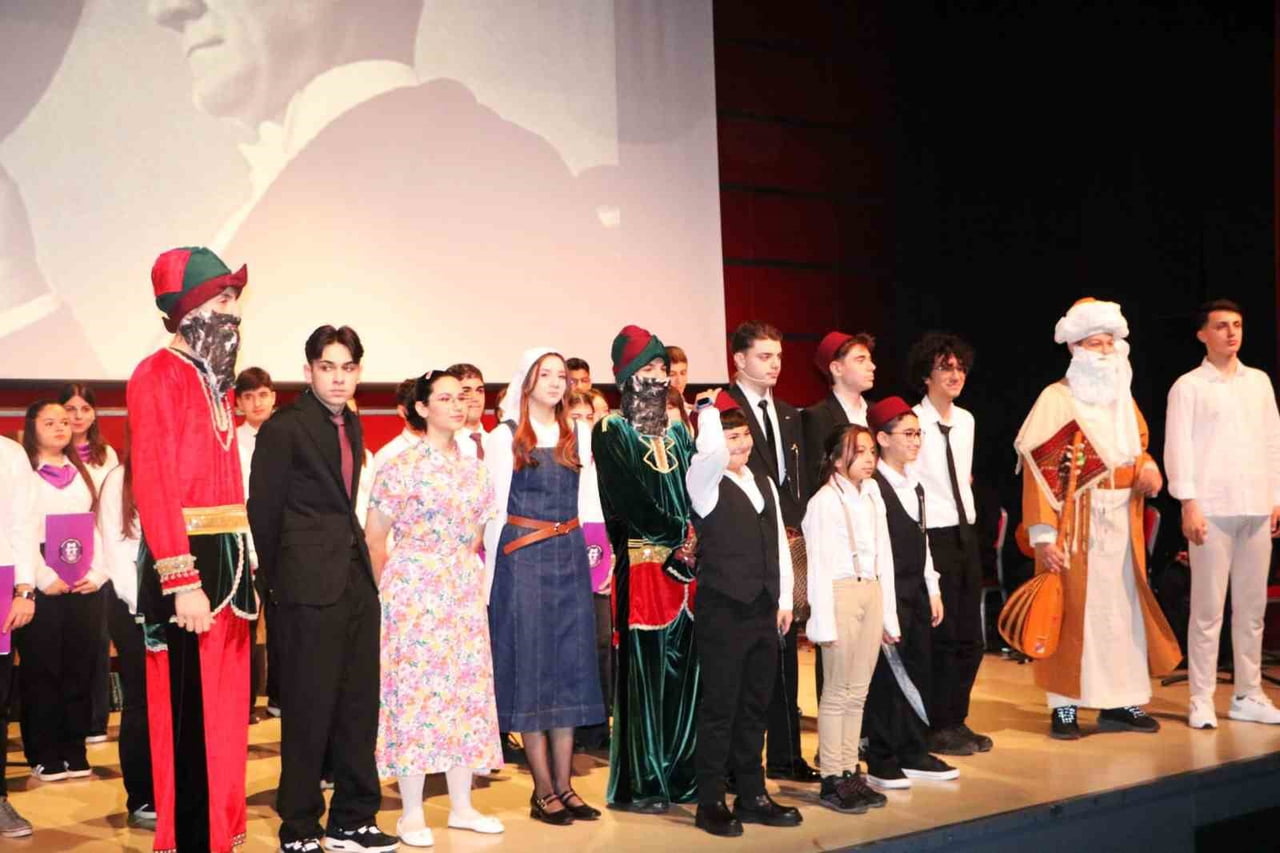 GEBZE'DE "İYİLEŞTİREN VE GELİŞTİREN KÜTÜPHANE" TEMASIYLA BU YIL 62'NCİSİ DÜZENLENEN KÜTÜPHANE...