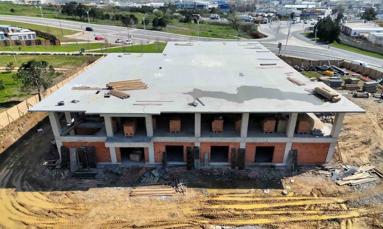 GEBZE MİLLET BAHÇESİ’NDE YAPIMI SÜREN YENİ İTFAİYE BİNASINDA ÇALIŞMALAR YÜZDE 60 SEVİYESİNE...