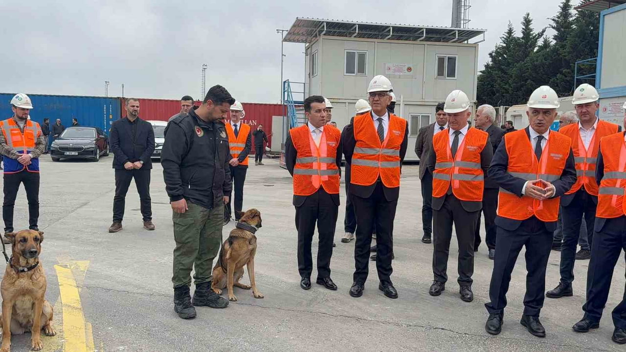 GEMLİK LİMAN’INDA GÜVENLİK GÜÇLENİYOR : İKİNCİ X-RAY CİHAZI HİZMETE GİRDİ