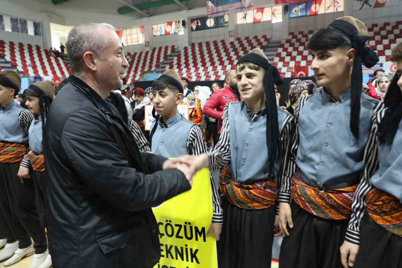 GENÇLİK VE SPOR BAKANLIĞINCA DÜZENLENEN OKUL SPORLARI HALK OYUNLARI GENÇLER KATEGORİSİ DOĞU...