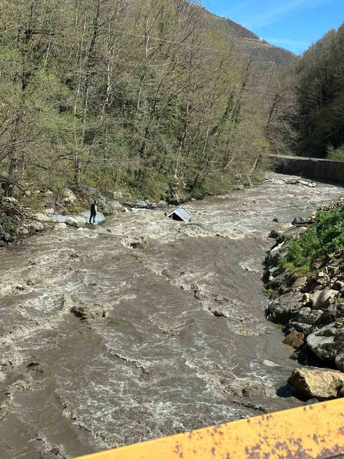GİRESUN’UN YAĞLIDERE İLÇESİNDE MEYDANA GELEN TRAFİK KAZASINDA 19 YAŞINDAKİ SÜRÜCÜ HAYATINI...