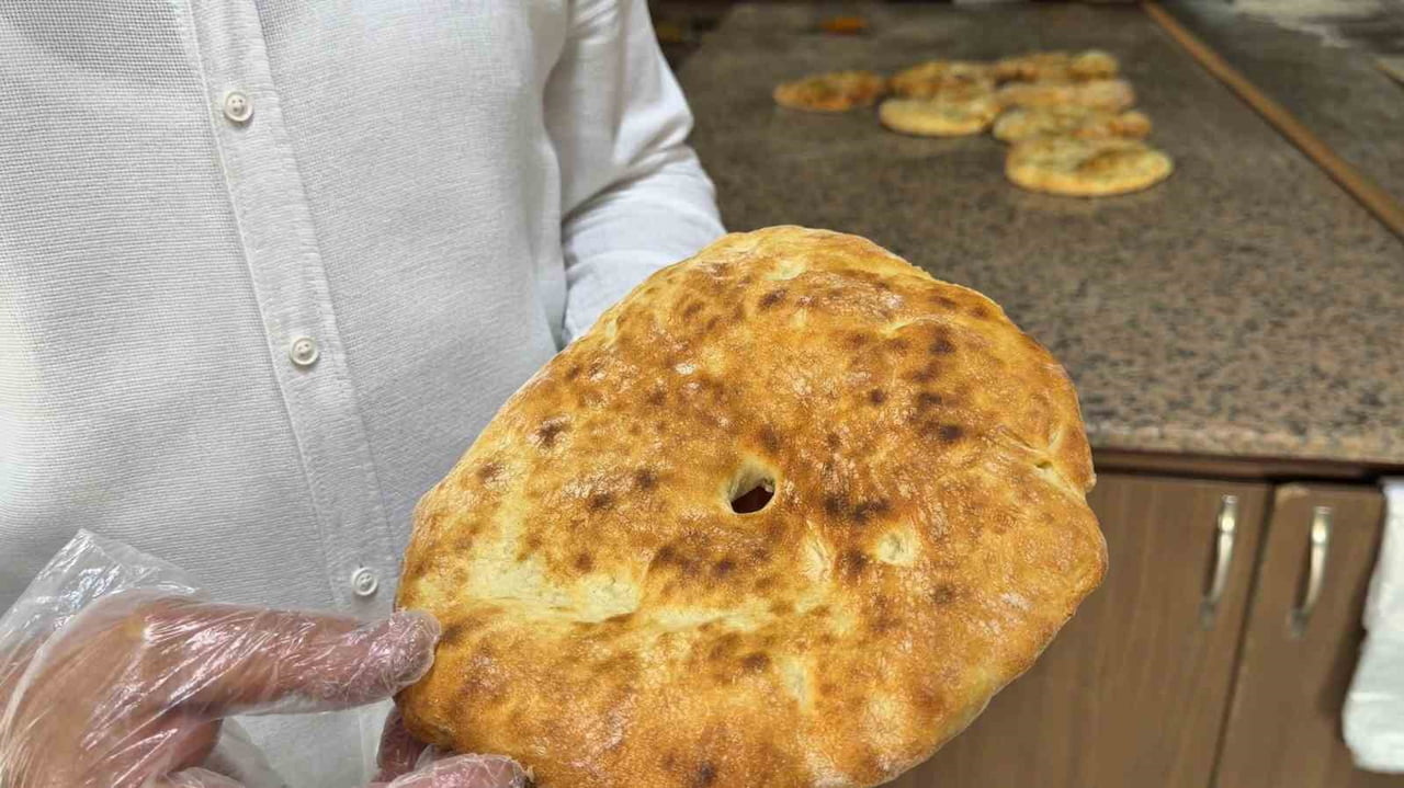 GİRESUNLU FIRINCI MEHMET KOÇ, ŞEBİNKARAHİSAR’IN GELENEKSEL LEZZETİNİ İSTANBUL’A TAŞIDI....