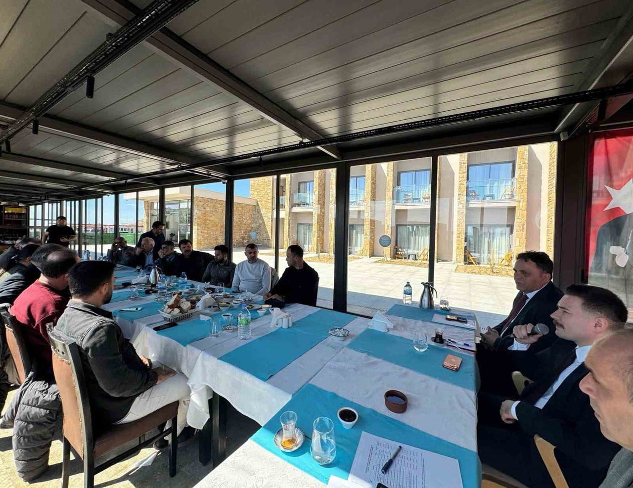 GÖKÇEADA KAYMAKAMI OSMAN ACAR VE İLÇEDE GÖREV YAPAN MUHTARLAR BİR ARAYA GELEREK MERKEZ MAHALLELER...