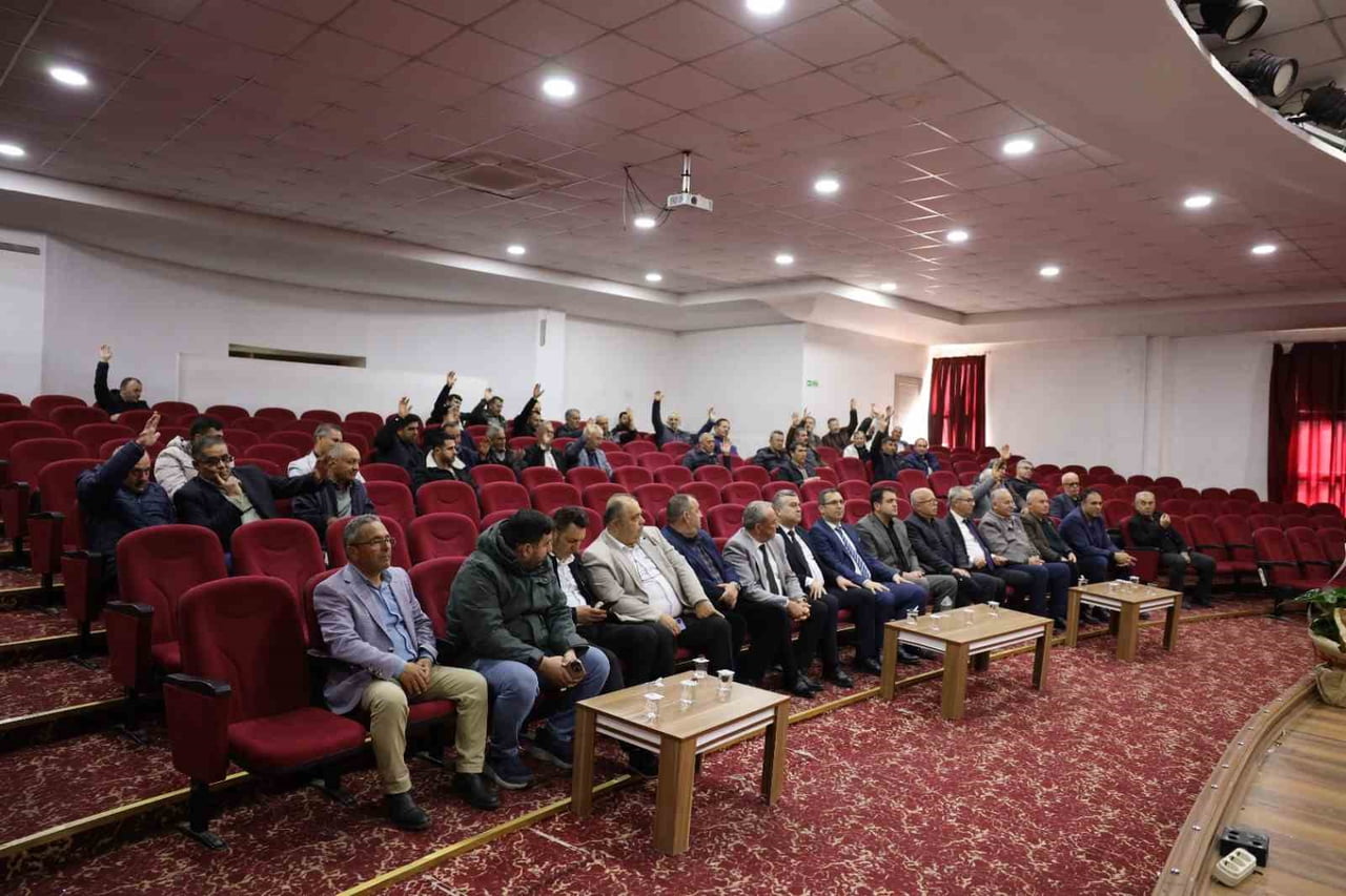 GÖRDES ŞOFÖRLER VE OTOMOBİLCİLER ESNAF ODASI’NIN GENEL KURULUNDA MEVCUT BAŞKAN MUSTAFA KARAASLAN...