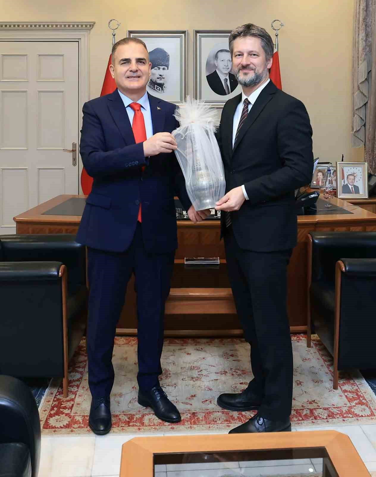 GÖREV SÜRESİ BİTEN MACARİSTAN BÜYÜKELÇİSİNDEN VALİ AKBIYAK’A VEDA ZİYARETİ