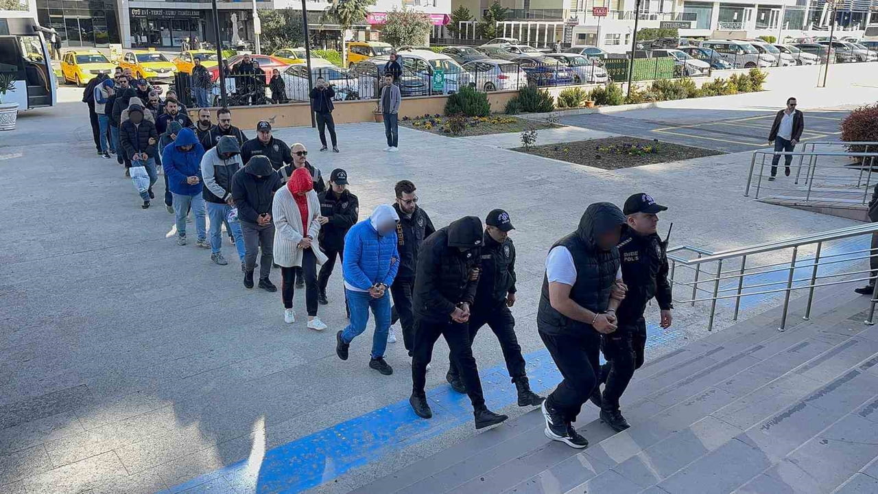 GÖZALTINA ALINAN 16 ŞÜPHELİ ADLİYEYE SEVK EDİLDİ.