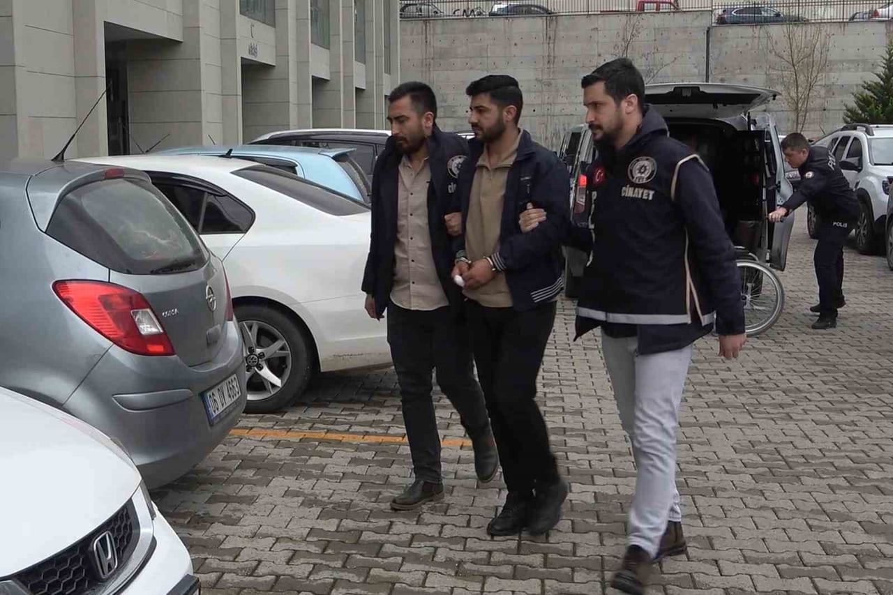 GÖZALTINA ALINAN 3 KARDEŞ, EMNİYETTEKİ İŞLEMLERİNİN ARDINDAN ÇIKARILDIKLARI MAHKEMECE...