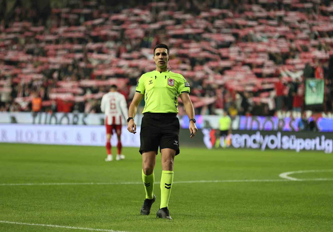 GÖZTEPE - GALATASARAY MAÇININ HAKEMİ ALPER AKARSU OLDU (ARŞİV)