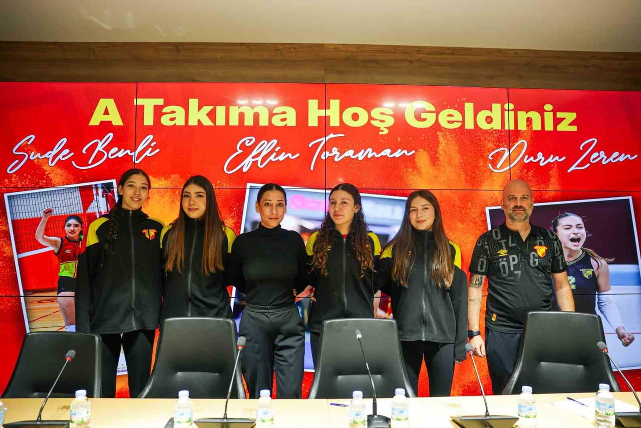 GÖZTEPE VOLEYBOL, ALTYAPI OYUNCULARINDAN EFLİN TORAMAN, DURU ZEREN VE SUDE BENLİ İLE PROFESYONEL...