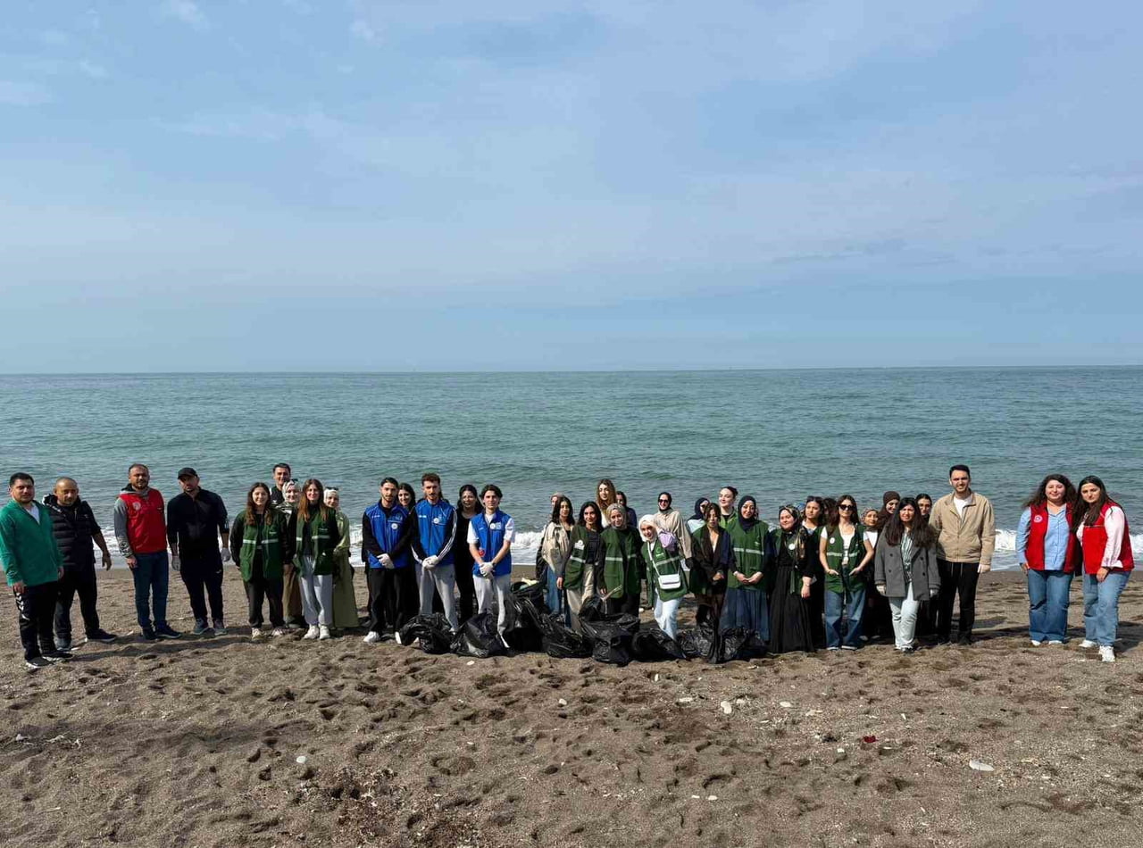 GSB DÜZCE YURTLARINDA KALAN GÖNÜLLÜ GENÇLER İLE DÜZCE YEŞİLAY ŞUBESİ İŞ BİRLİĞİNDE AKÇAKOCA...