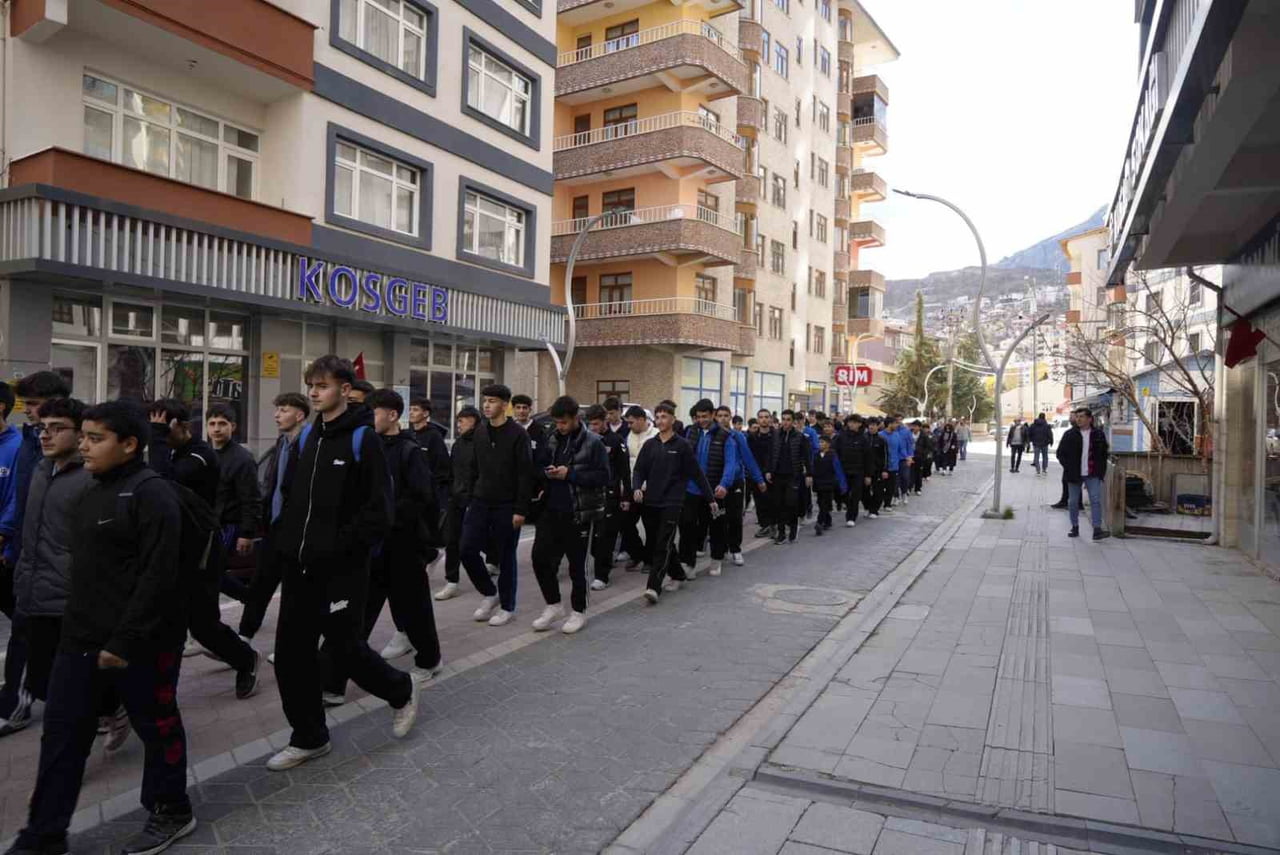 GÜMÜŞHANE’DE DÜNYA SAĞLIK GÜNÜ KAPSAMINDA OBEZİTE İLE MÜCADELEYE DİKKAT ÇEKMEK VE SAĞLIKLI YAŞAM...