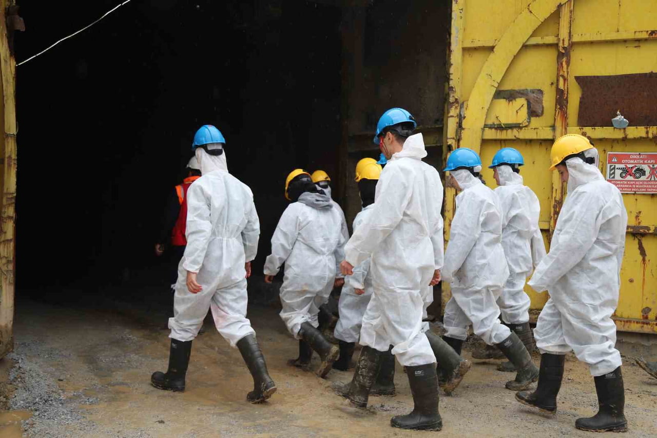 GÜMÜŞHANE’DE MADEN OCAĞINDA GÖÇÜK VE PATLAMA SENARYOSU İLE GERÇEKLEŞTİRİLEN TATBİKATTA 20 YARALI...