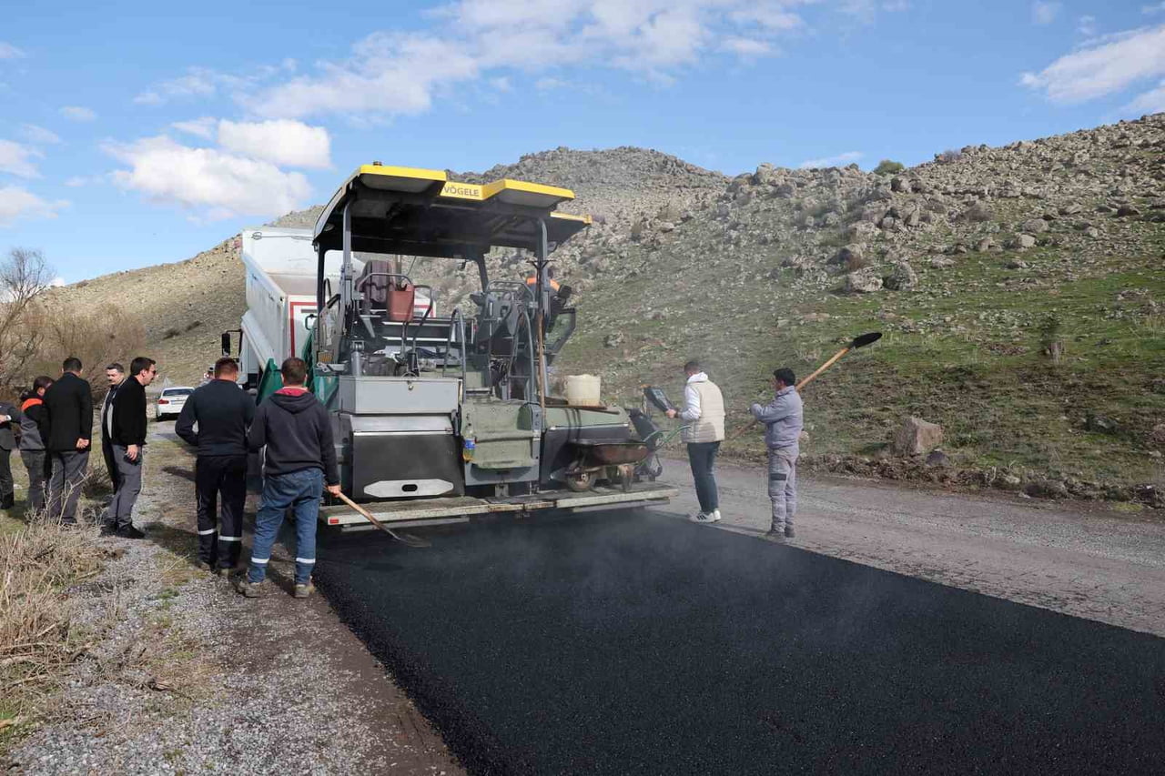 HACILAR BELEDİYE BAŞKANI BİLAL ÖZDOĞAN; HÜRMETÇİ MAHALLESİ İLE GELBULA MEVKİİ ARASINDA KAYSERİ...