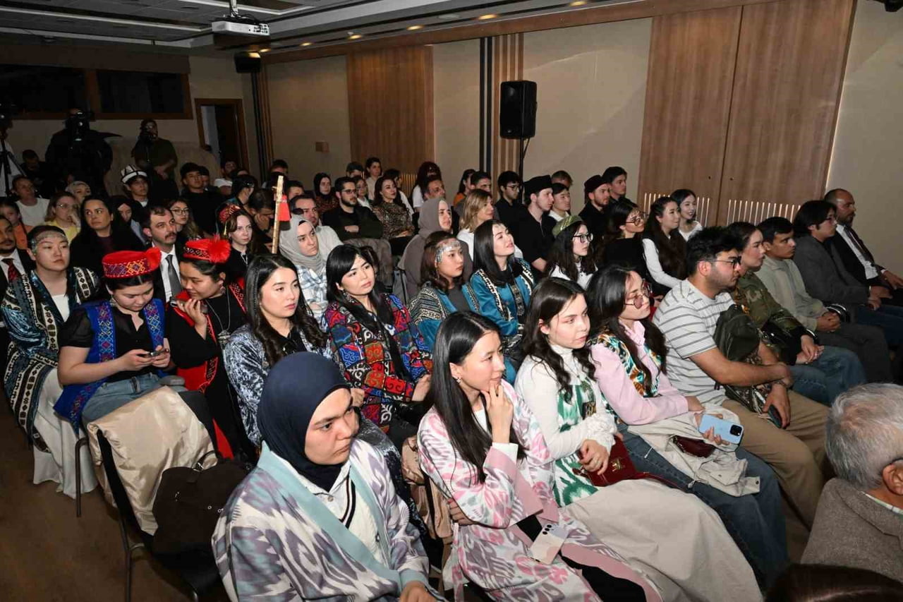 HAK İŞÇİ SENDİKALARI KONFEDERASYONU (HAK-İŞ) GENEL BAŞKANI MAHMUT ARSLAN, "YAKIN TARİHTE NEVRUZ...