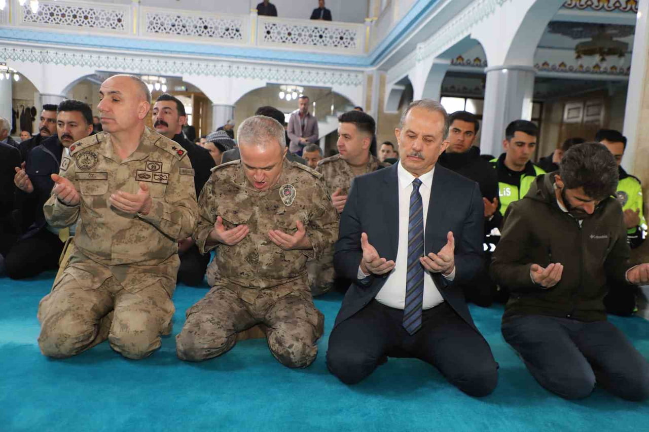 HAKKARİ’DE TÜRK POLİS TEŞKİLATININ KURULUŞUNUN 181. YIL DÖNÜMÜ MÜNASEBETİYLE ŞEHİTLER İÇİN MEVLİT...