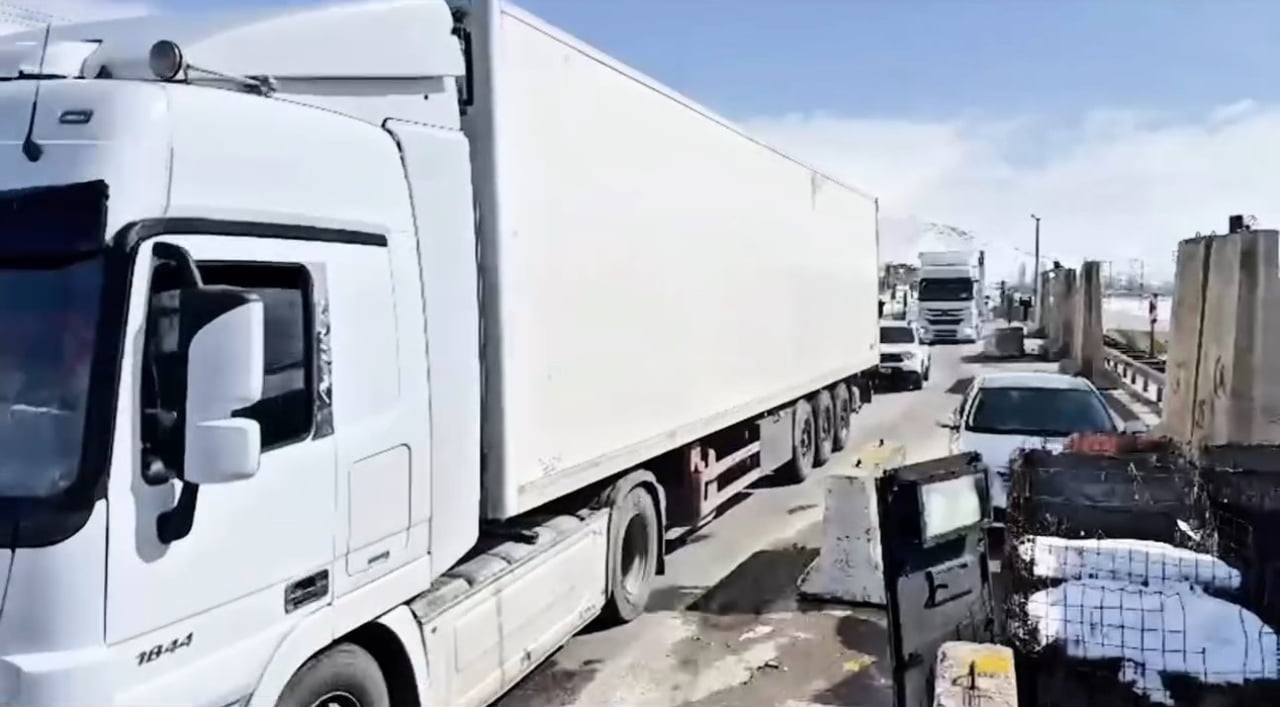 HAKKARİ’NİN YÜKSEKOVA İLÇESİNDE EMNİYET GÜÇLERİNİN TİTİZ TAKİBİ, DEV BİR UYUŞTURUCU SEVKİYATINI...