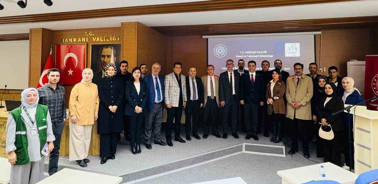 HAKKARİ SANAYİ VE TEKNOLOJİ İL MÜDÜRLÜĞÜ TARAFINDAN DÜZENLENEN “YENİ NESİL İLETİŞİM ARAÇLARI VE...