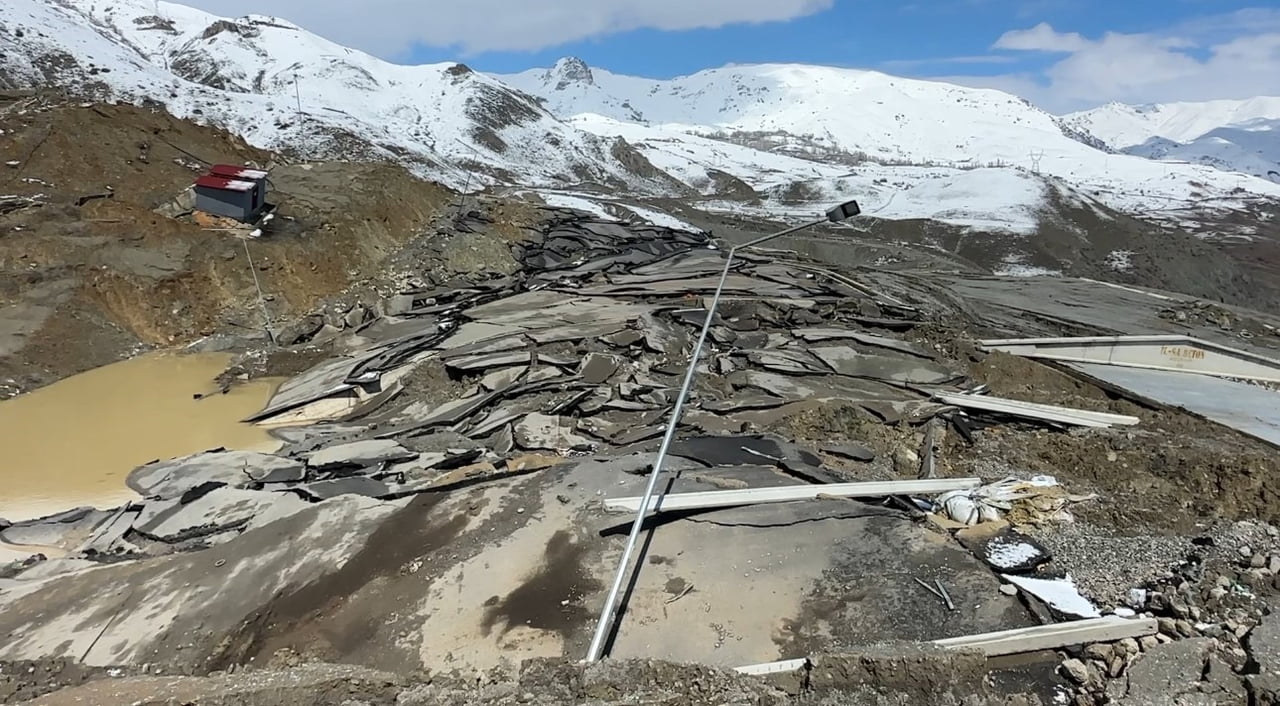 HAKKARİ-YÜKSEKOVA KARA YOLU ÜZERİNDE MEYDANA GELEN HEYELAN ENTEGRE KATI ATIK TESİSİNDE BÜYÜK...