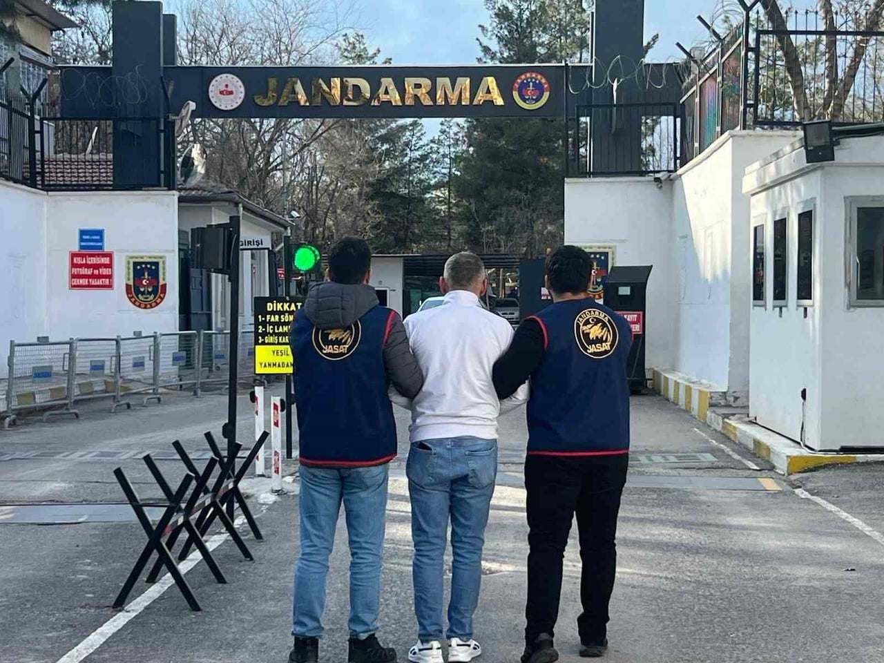 HAKLARINDA KESİNLEŞMİŞ HAPİS CEZASI BULUNAN 153 KİŞİ YAKALANDI.