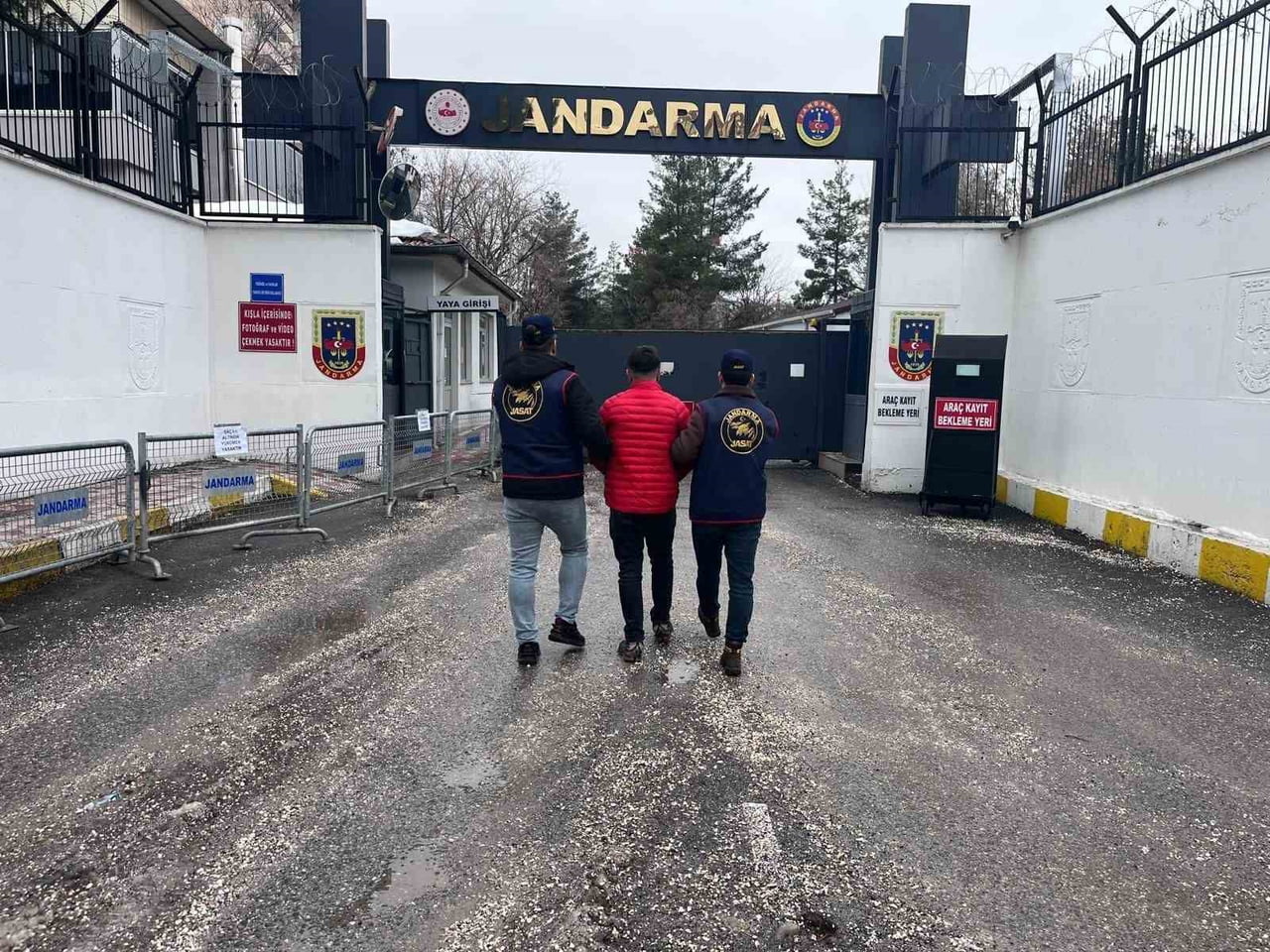 HAKLARINDA KESİNLEŞMİŞ HAPİS CEZASI BULUNAN 153 KİŞİ YAKALANDI.