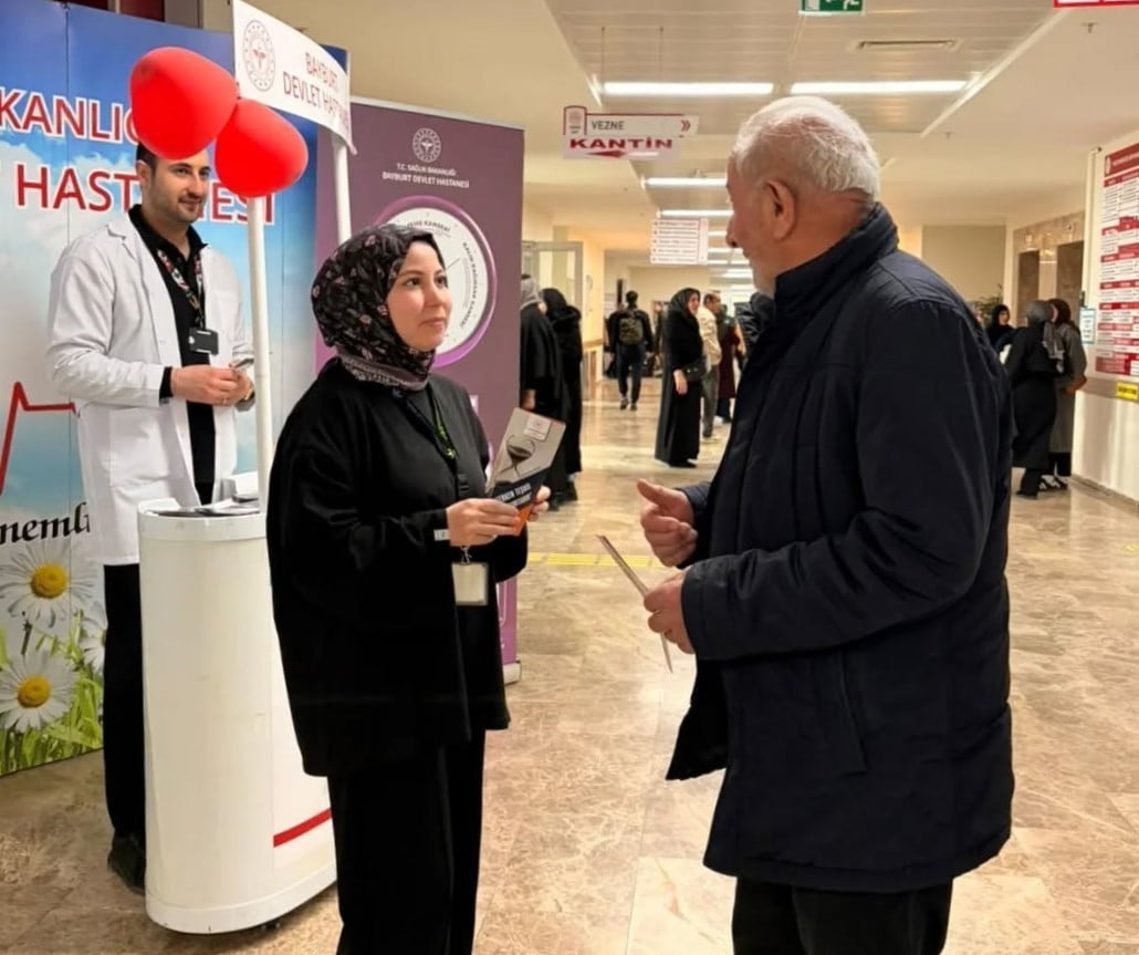 HASTANEDE VATANDAŞLARA KANSER HAKKINDA BİLGİLENDİRME YAPILDI