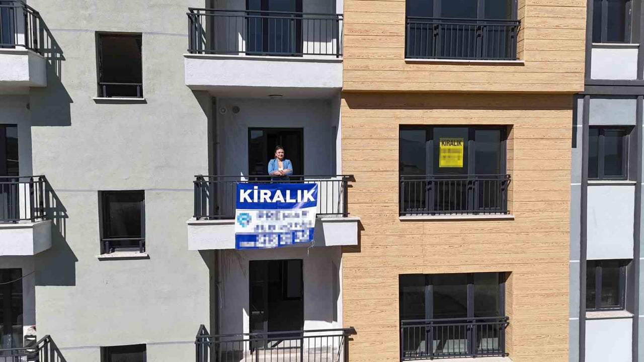 HATAY'DA DEPREMİN YAŞANDIĞI 2023 YILINDA KİRA FİYATLARINDA YÜZDE YÜZ ORANINDA ARTIŞ YAŞANIRKEN...