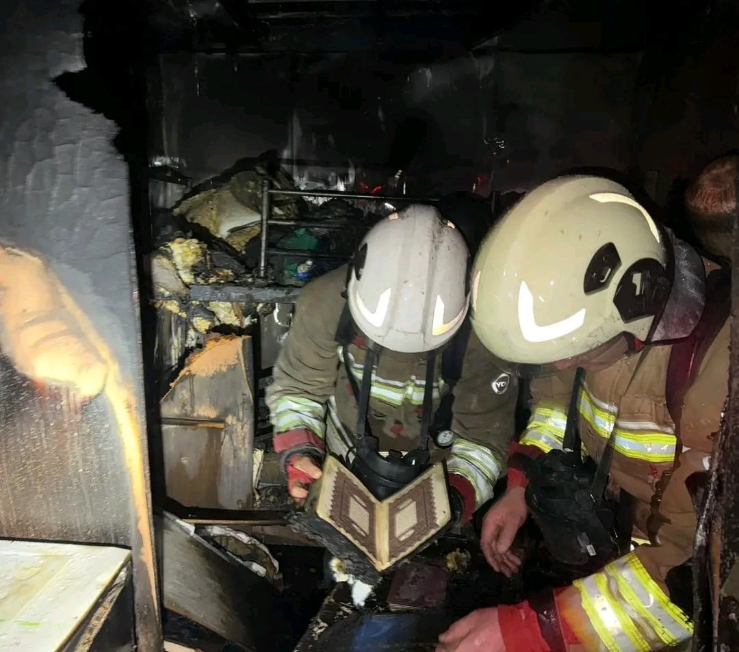 HATAY'DA DEPREMZEDE AİLENİN YAŞADIĞI KONTEYNER ALEVLERE TESLİM OLARAK YANDI. YARALANMA VE CAN...