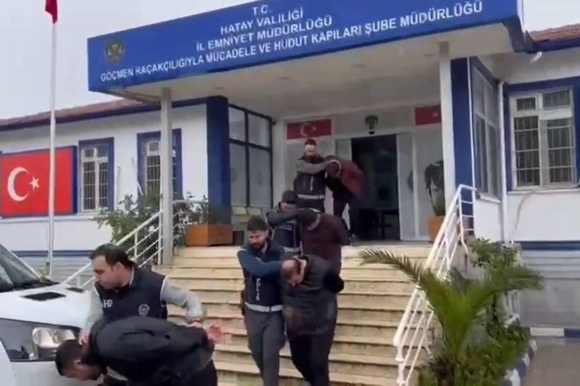 HATAY'DA POLİS EKİPLERİNCE GERÇEKLEŞTİRİLEN ÇALIŞMALARDA 1 HAFTADA 52 GÖÇMEN YAKALANDI, 12...