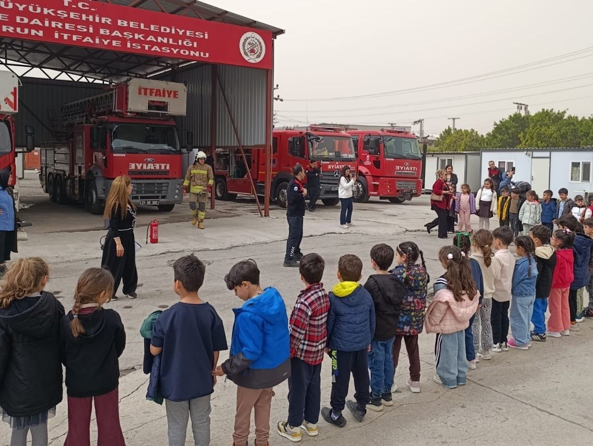 HATAY BÜYÜKŞEHİR BELEDİYESİ (HBB) İTFAİYE DAİRESİ BAŞKANLIĞI, İSKENDERUN HÜRRİYET İLKOKULU...