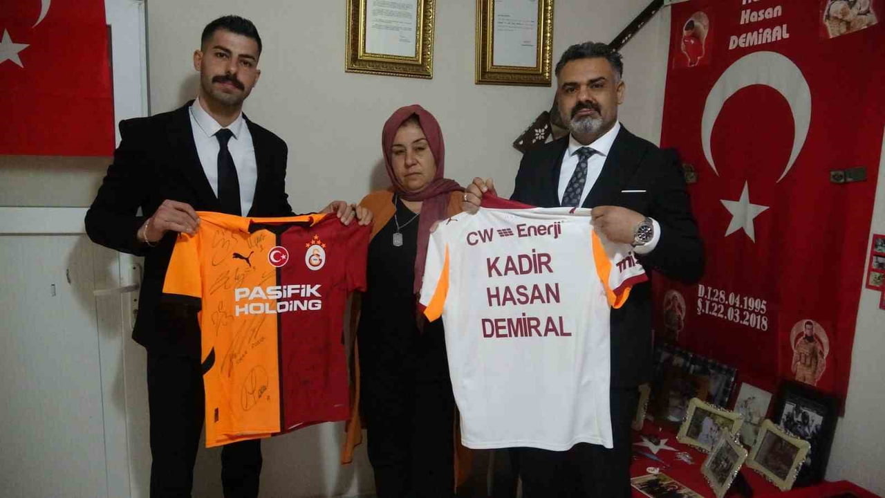 HATAY’DA 2018 YILINDA ŞEHİT OLAN KADİR HASAN DEMİRAL İÇİN ANI KÖŞESİ OLUŞTURAN ANNE DÖNE...