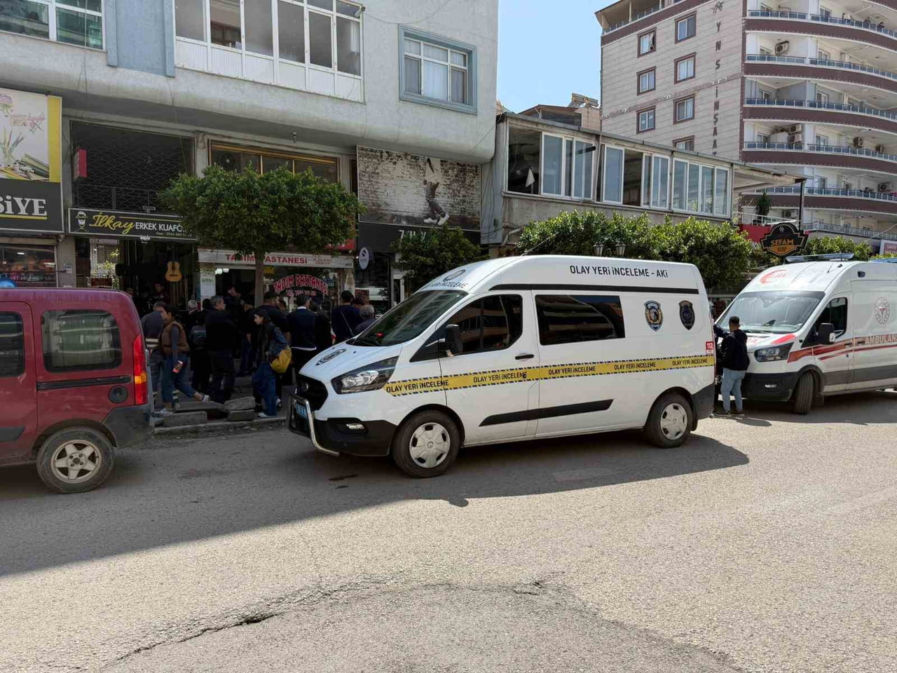 HATAY’DA 46 YAŞINDAKİ ESNAFIN ASILI HALDE CANSIZ BEDENİ İŞ YERİNDE BULUNDU.