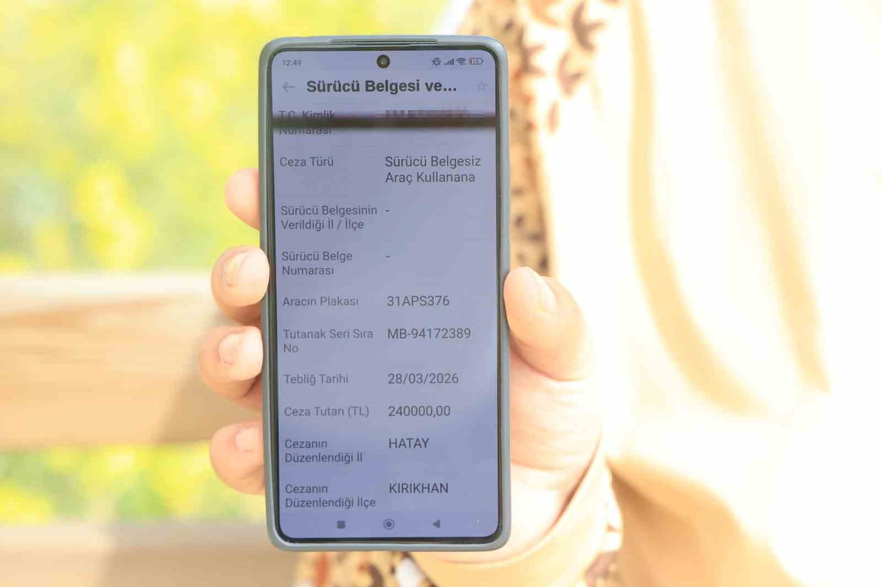 HATAY’DA GECE SAATLERİNDE MOTOSİKLET SÜRDÜĞÜ ESNADA POLİSLERİN KOVALAMASININ ARDINDA KAZA YAPTI VE...
