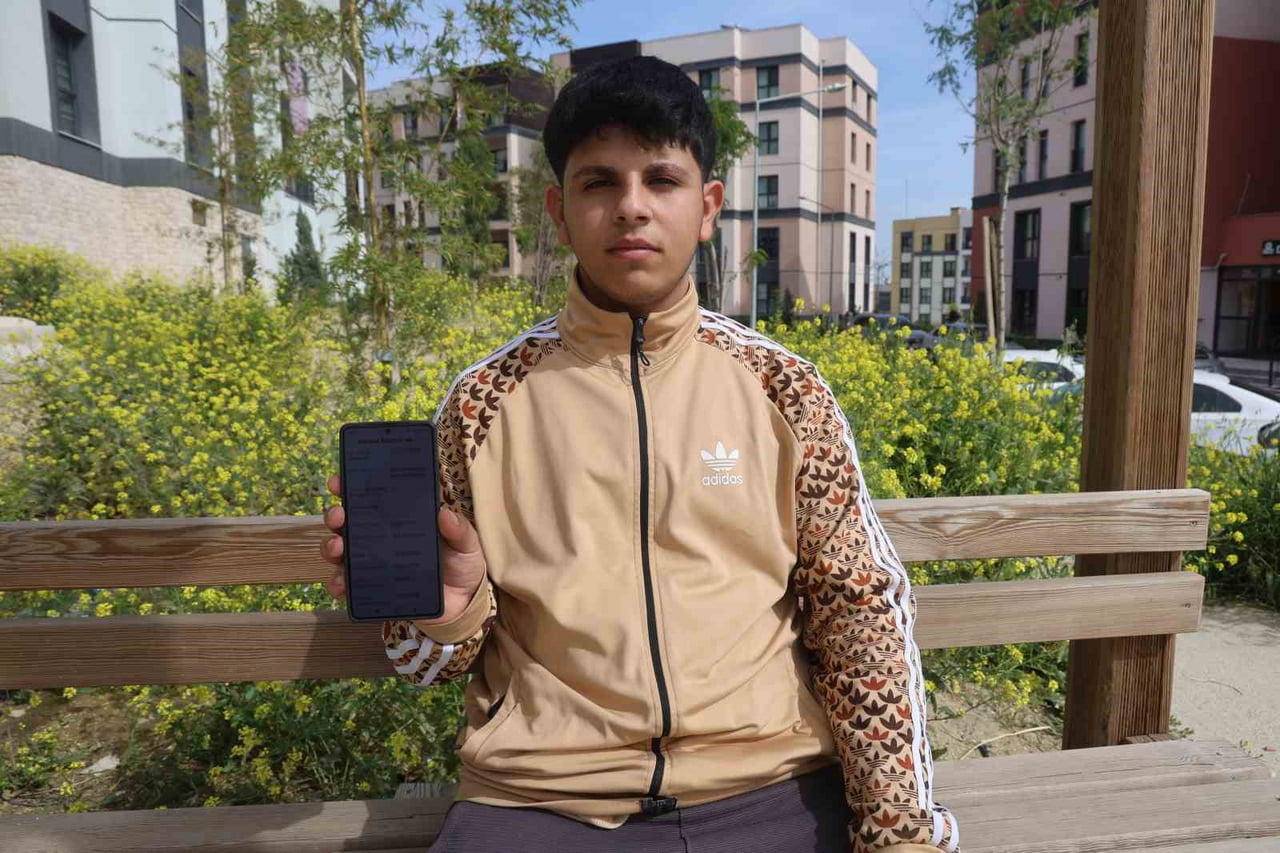 HATAY’DA GECE SAATLERİNDE MOTOSİKLET SÜRDÜĞÜ ESNADA POLİSLERİN KOVALAMASININ ARDINDA KAZA YAPTI VE...